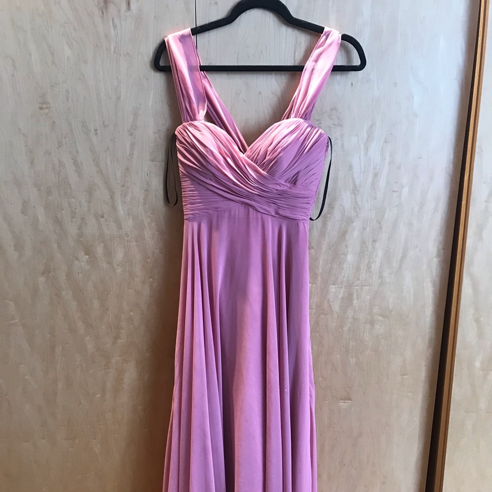 Full-length dress in blush pink